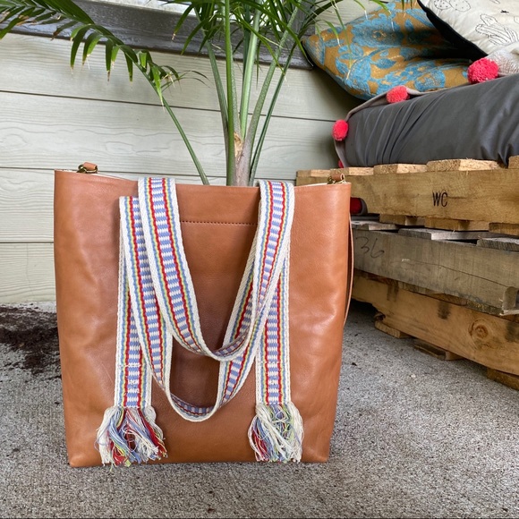 Madewell Handbags - Madewell transport woven rainbow handle tote